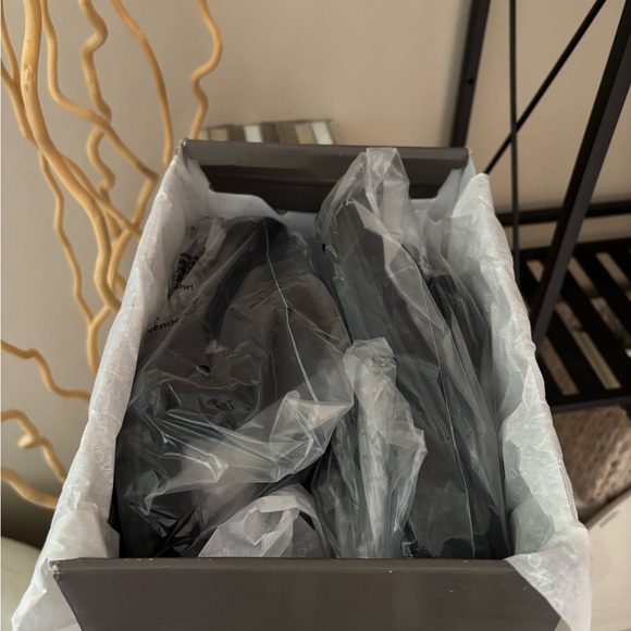 Vionic Black Terry Relax Indulge Slides NEW in Box Size 7 - Picture 2 of 10